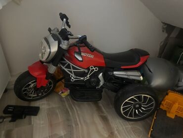 Digər mebel: CemileMotosiklet 3-8 yash ushaq süre biler.Qiymeti 180 man.Unvan