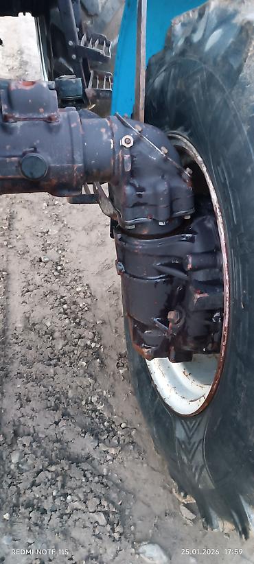 Traktorlar: Belarus MTZ traktoru - Güclü dörd silindrli dizel mühərrik - Ön və — 9