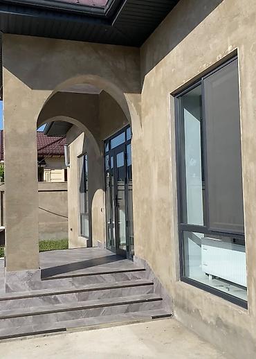 восток 5 3 комнат: 🏡 ҮЙ САТЫЛАТ 📍 Дареги: Манас шаары, Курманбек Аянты: 6 сотых Бөлмө — 3