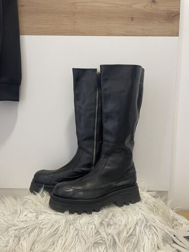 crna lakovana tasnica pregradeduzina cm sirina cm: High boots, Zara, 40