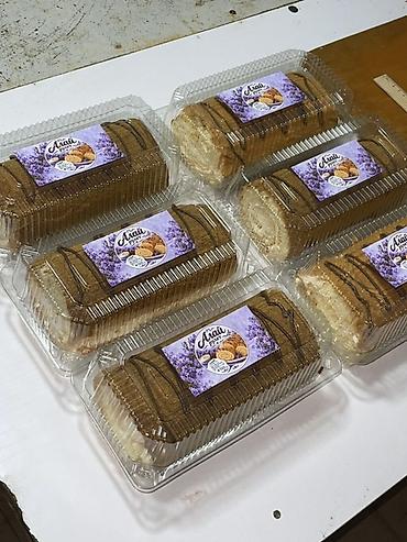 Рулет бисквитный «Anait Bakery» в прозрачной герметичной коробке. -