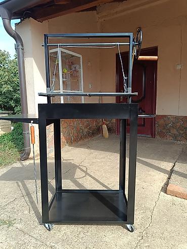 Sve za roštilj: Podesivi roštilj u dimenziji rešetke 65x45 cm Rešetka je izrađena od — 2