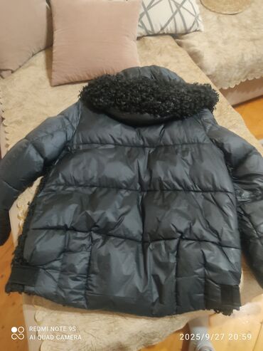 атоми кальций цена: Qadınlar üçün qara rəngli qış gödəkçəsi - Model: qısa puff (şişmə)