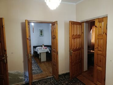 торговый центр ала арча: Үй, 100 кв. м, 4 бөлмө, Менчик ээси, Эски ремонт