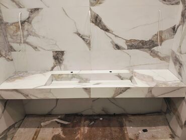 Moydadırlar: Mərmər effektli, düzbucaqlı formalı, qara rəngli dolablı asma tualet — 5