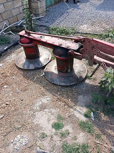 Traktorlar: MTZ Belarus tipli mavi traktor, Kənd təsərrüfatı Hamsı bir yerdə — 12