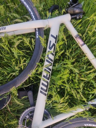 покрышка на велосипед: TSUNAMI SNM 100 Состояние отличное руль FMFXTR Аэро с обмоткой Размер