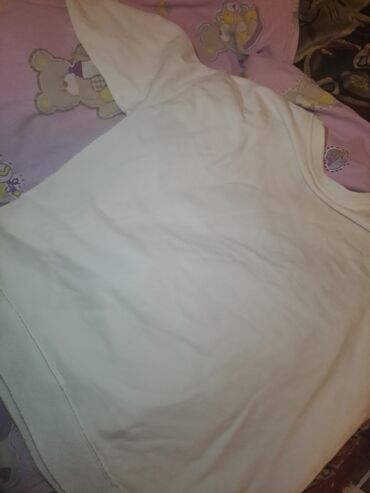 детские спортивные костюмы из трехнитки: Ağ rəngli sweatşört. - Ön hissədə rəngarəng “HAPPY COMICS” çapı və