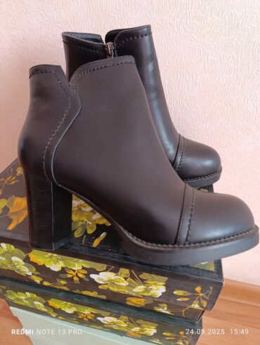 Ботинки и ботильоны: Женская осенняя обувь, (черный цвет): 1) Ботинки дерби из замши - — 6