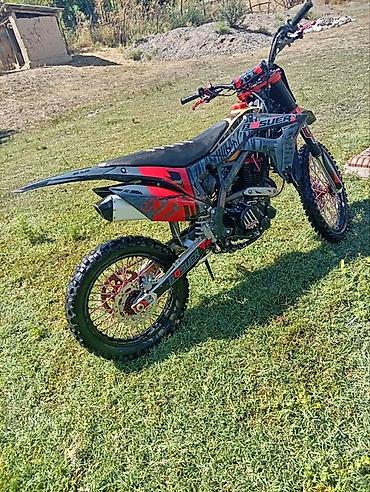 буксир: Питбайк/эндуро BOSUER (наклейки “BOSUER”, “KLX/CRF-style”), цвет — 7