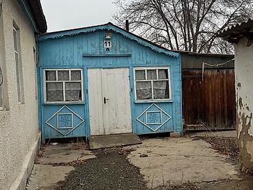 Продажа коттеджей и домов: Үй сатылат • Жер аянты: 9 сотых • Үй 3 бөлмөлүү • Сырты жана полу — 2