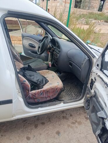 смазочный шприц: Ford Courier: 1.8 л, Механика, Бензин