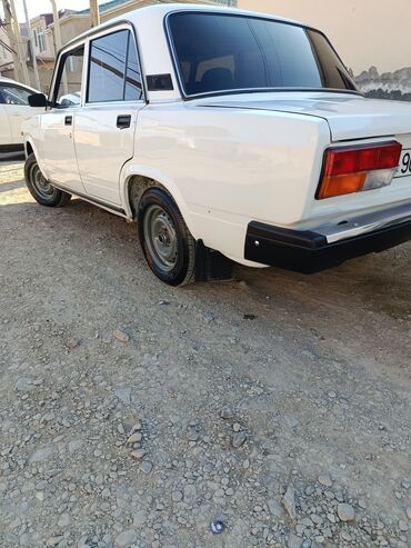 VAZ (LADA): VAZ 2107, ağ rəng, sedan kuzov. - Xarici görünüş: ağ boya, xromlu ön — 4