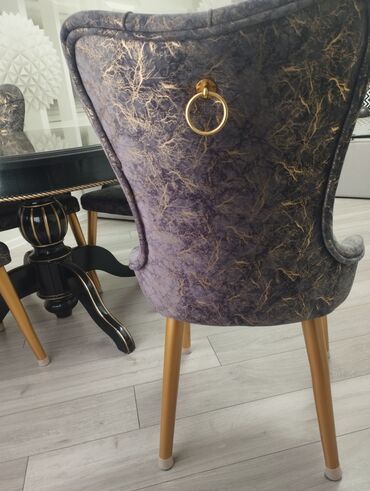 Masa və oturacaq dəstləri: Qonaq otağı üçün, İşlənmiş, Açılmayan, Yumru masa, 4 stul — 9