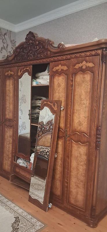 şpilka: Klassik üslubda tam yataq otağı mebel dəsti Tərkibi: - İri çarpayı — 3
