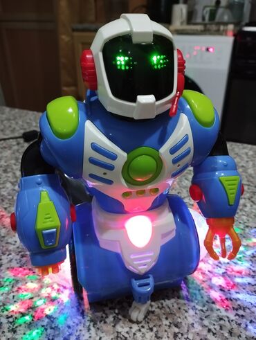 oyuncaq qutusu: Robot oyuncaq. Uşaqlar +3 İstifadə olunub amma əla vəziyyətdədir