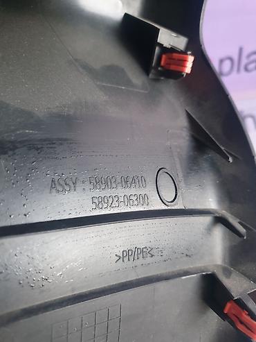 platinum: Кармашек центральный заднего ряда на Toyota Camry XV70 (Камри) — 2