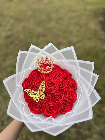 Ruža: Buket ruža od satena – ručno izrađene večno‑trajne ruže - Materijal — 9