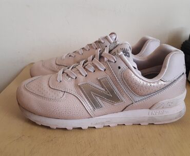 Personal Items: New Balance, 40, color - Pink