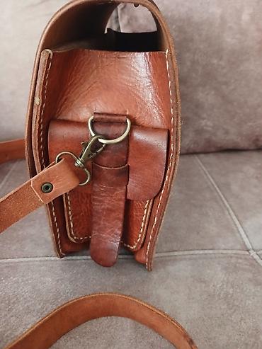 bordo mona torba: Kožna torbica preko ramena, ručni rad, klasičnog „satchel“ dizajna. - — 2