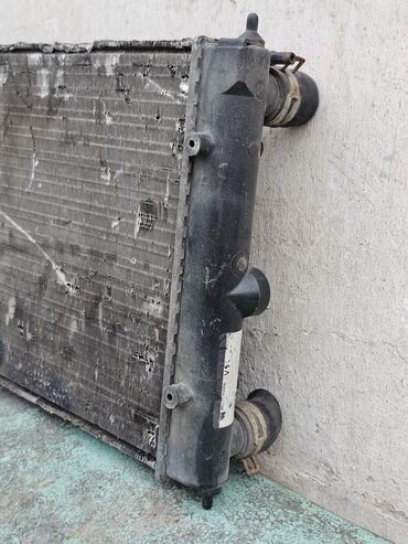 Радиаторы: Радиатор охлаждения двигателя Volkswagen Polo 2, 1992г.в. Оригинал — 12