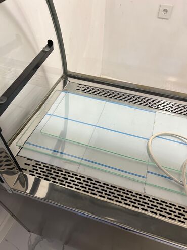 Soyuducu vitrinləri: Bu ticarət vitrin soyuducusu qəhvəyi rəngdədir və şüşə yan panellərə -da lalafo.az — 5 Soyuducu vitrinləri: Bu ticarət vitrin soyuducusu qəhvəyi rəngdədir və şüşə yan panellərə — 5