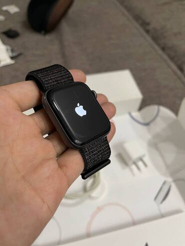 Apple Watch: Продаю Apple Watch 4 44mm оригинал Аккумулятор 82% держит отлично