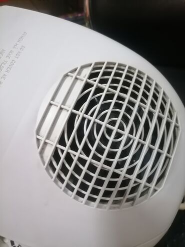 Kaloriferi: Grejalica duvaljka 2000 w ispravna MIDEA. dobra
 Mirjevo — 10