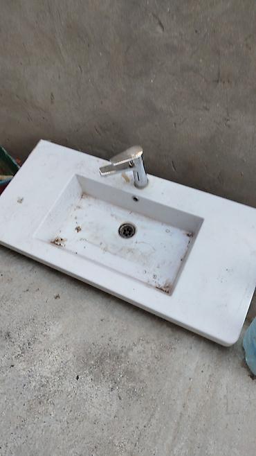 80 kub: Ağ rəngli hamam üçün asma tipli piyedestal-lavabo dəsti — 4