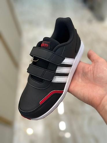 məktəb sumkası: Adidas Uşaq idman ayaqqabısı - Rəng: qara üst, ağ zolaqlar, qırmızı — 3