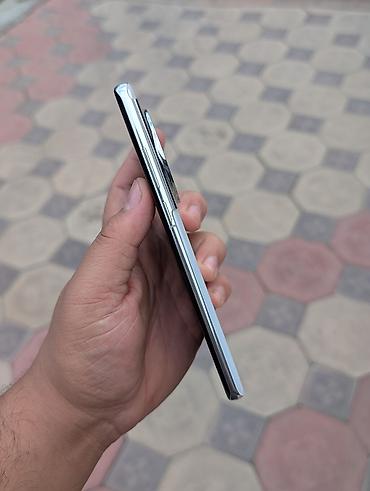 Мобильные телефоны: OnePlus 12, Б/у, 1 ТБ, цвет - Белый, 2 SIM — 4