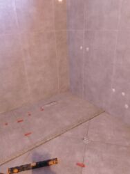 Plitə işləri: Xidmət: Kafel-metlax və fasad işləri Təsvir: - Hamam, sanitar — 28