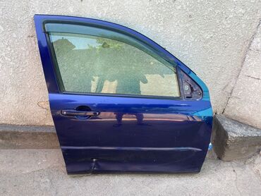 двери на мазду: Передняя правая дверь Mazda 2003 г., Б/у, цвет - Синий,Оригинал