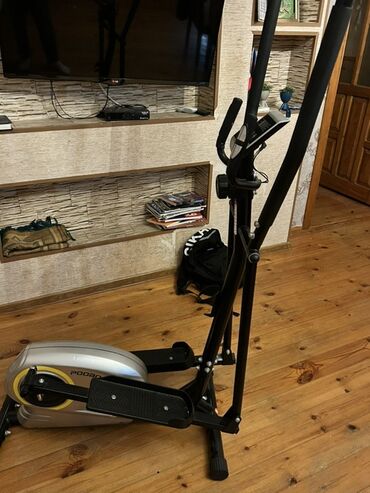 Hummer: Elliptik trenajor – PODOBO markalı Xüsusiyyətlər: - Ön ötürməli