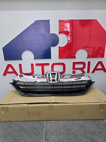 ришетка: Решетка радиатора Honda CR-V 2017–2019 (дорестайлинг, 5‑е поколение) — 1