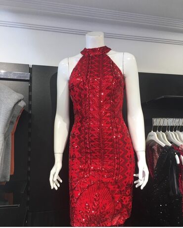 Платья: Шикарное платье новое
Размер м 
Цена 2000 сом