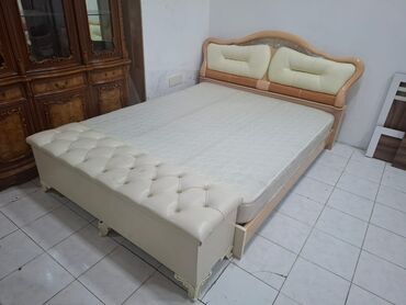 taxt dosekleri: Taxt satılır çatdırılma daxil 200₼. Əla vəziyyətdədir. Sandığı