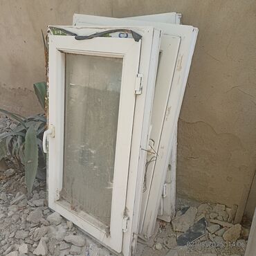 Оконные решетки: Bu, ağ rəngdə PVC materialdan hazırlanmış pəncərədir. Pəncərənin