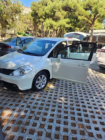 Avtomobil satışı: Nissan Tiida (hatchback) – ağ rəng - Kuzov: 5 qapılı hatchback, ağ — 1