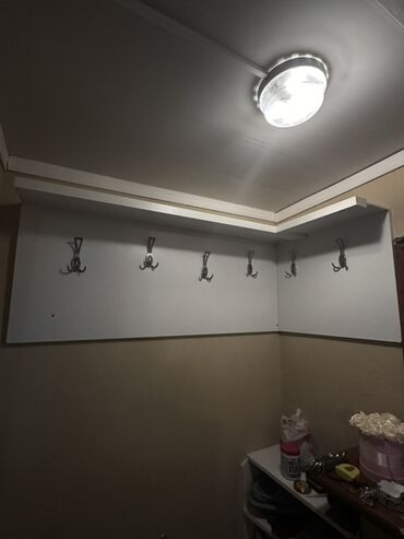 Rəflər: Paltar rəfi, Corner shelf