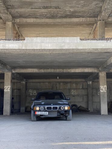 машына ауди: BMW 5 series: 1988 г., 2 л, Механика, Бензин, Седан