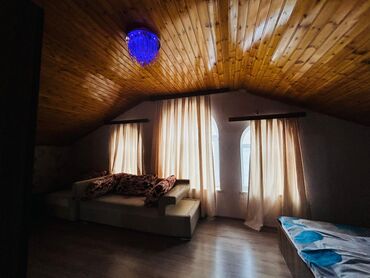 Həyət evləri və villaların satışı: Satılır: həyətli iki mərtəbəli fərdi ev Ünvan təsviri: Şəhər daxili — 21