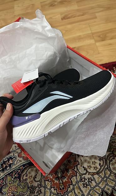 Женская обувь: Продам новые кроссовки li Ning
Размер 39-40
Торг есть — 3
