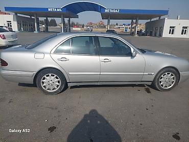 Mercedes-Benz: Mercedes-Benz 240: 2.4 l | Sedan — 11