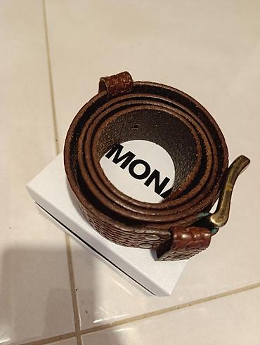 Kaiševi: Mona kožni kaiš – braon, reljefni uzorak, masivna kopča - Materijal — 1