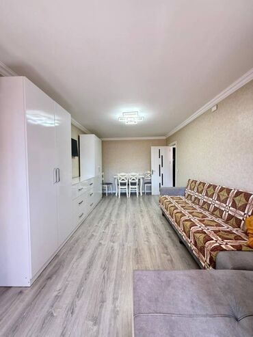 сдается 3 комнатная квартира: Nizami rayonu, Xalqlar metrosunda parkın yanında 5 mərtəbəli binanın 5