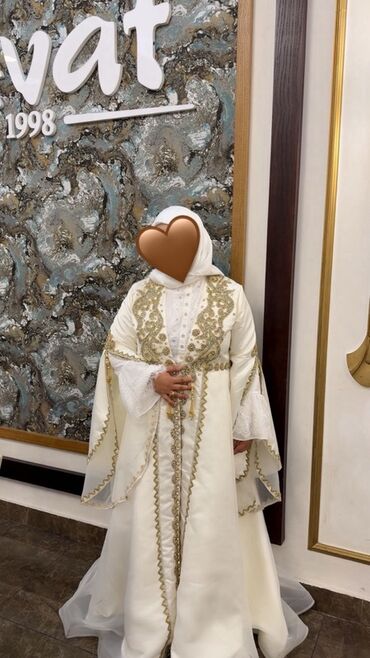 турецкая вечернее платье: Традиционное восточное платье (кафтан/аба) айвори с богатыми золотыми