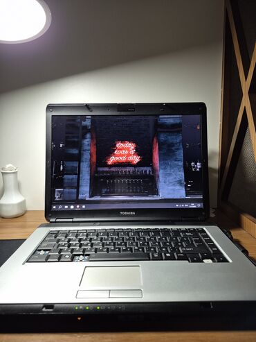 ucuz nodbuklar: İşlənmiş Toshiba, 16 ", Intel Celeron, 512 GB