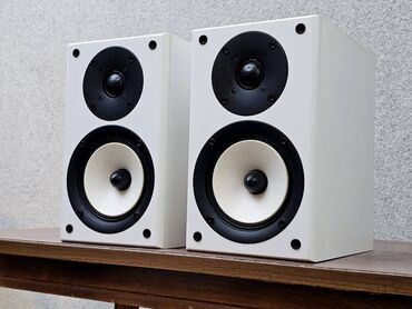 Zvučnici i stereo sistemi: Kompaktne dvosistemske bookshelf zvučničke kutije u beloj završnoj — 4