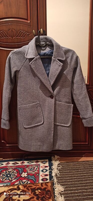 Отдам даром: Пальто хорошее, нежно голубого цвета. Размер 40-42. М. Обмен на 10кг